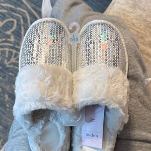 Auden Adult Brand New Shimmering Silver & White Slippers
